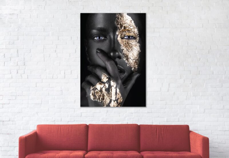 Dark skinned woman with gold make-up #2 - vrouw met goud – plexiglas – aluminium – canvas - Afbeelding 2