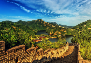 Chinese wall – plexiglas – aluminium – canvas