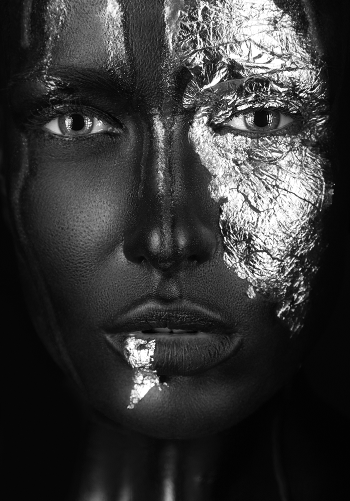 Dark skinned woman with silver make-up – plexiglas – aluminium – canvas