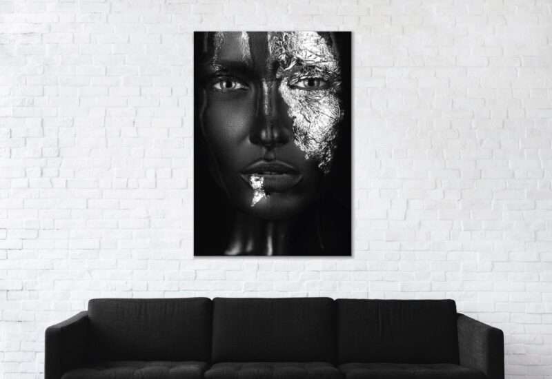 Dark skinned woman with silver make-up – plexiglas – aluminium – canvas - Afbeelding 2
