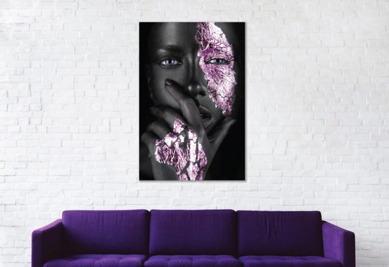Dark skinned woman with purple make-up #2 - vrouw met paars – plexiglas – aluminium – canvas - Afbeelding 2