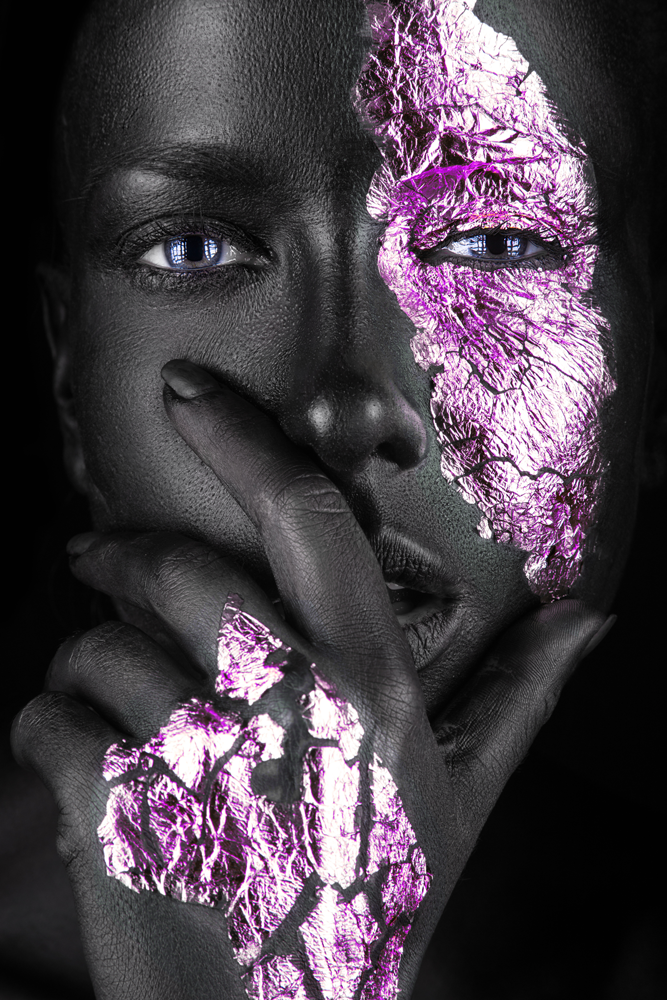 Dark skinned woman with purple make-up #2 - vrouw met paars – plexiglas – aluminium – canvas
