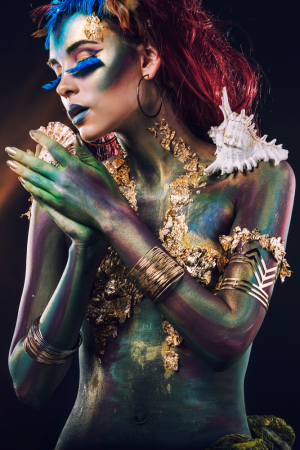 Beautiful young girl with body art in fantasy style - vrouw met kunst – plexiglas – aluminium – canvas