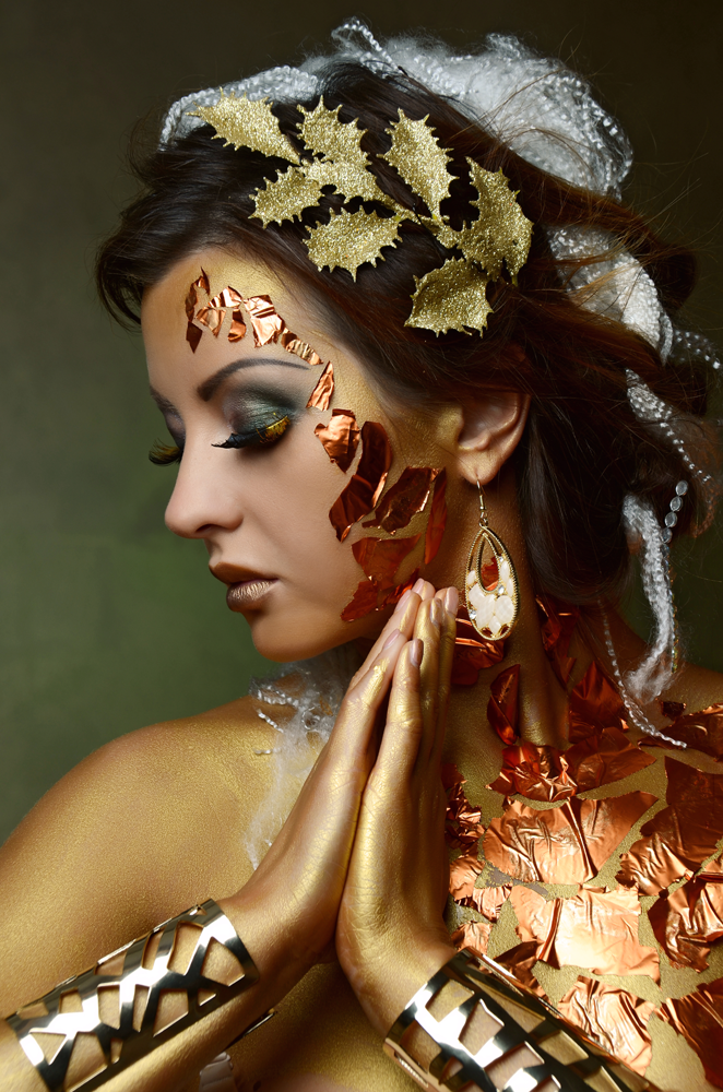 Woman gold-silver bodyart – plexiglas – aluminium – canvas