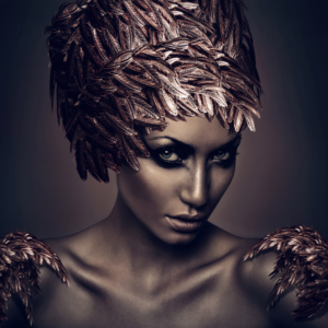 Woman with hat of feathers – plexiglas – aluminium – canvas