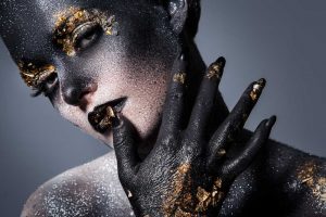 Beautiful woman with great make-up – plexiglas – aluminium – canvas