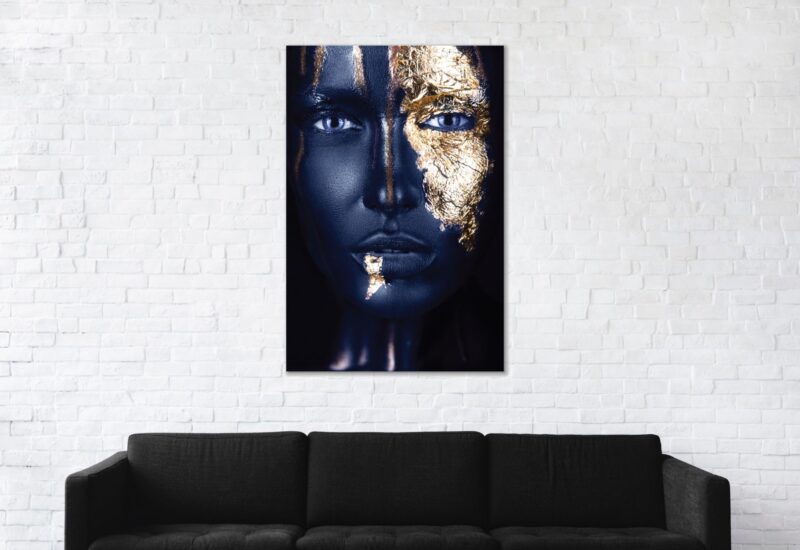 Dark skinned girl with gold blue make up - vrouw met blauw make-up – plexiglas – aluminium – canvas - Afbeelding 2