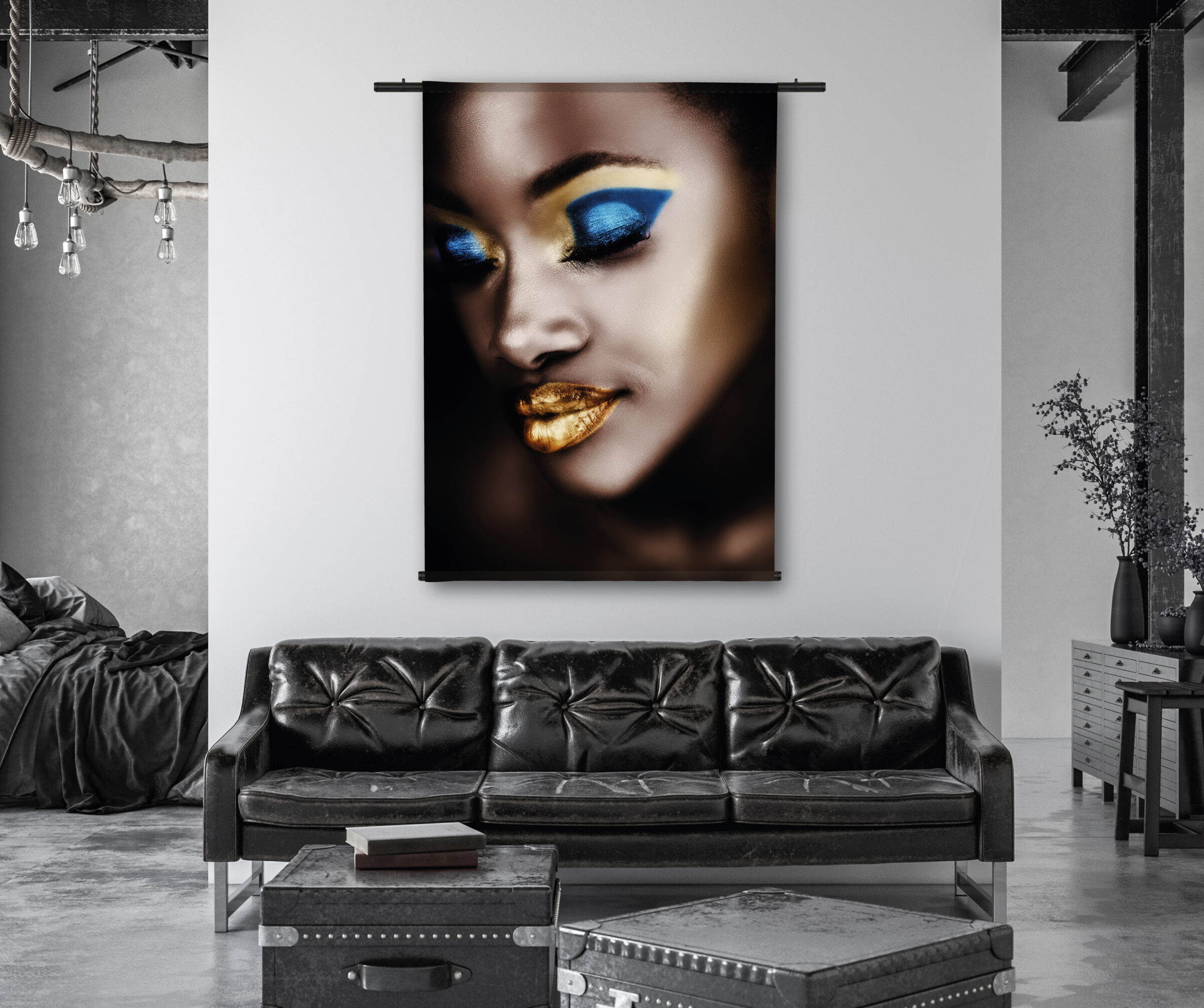 Wandkleed woman gold with make-up